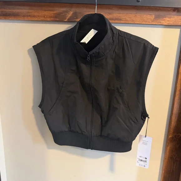 NWT ALO Yoga In Motion Vest Women’s Size:Medium - Picture 3 of 8